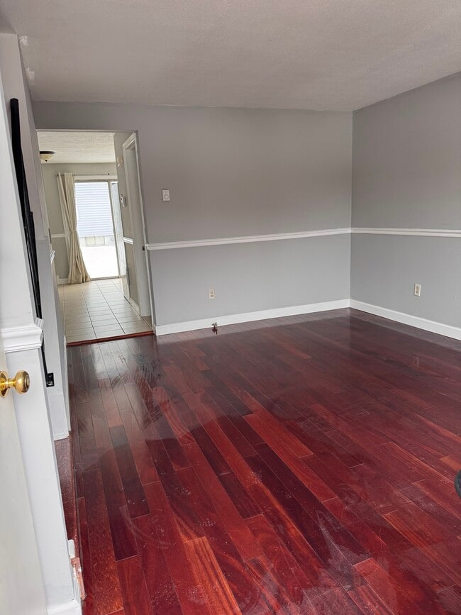 Building Photo - 148 Westbury Park Rd