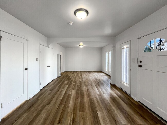 Primary Photo - 1 Bedroom in LA - $1,750.00