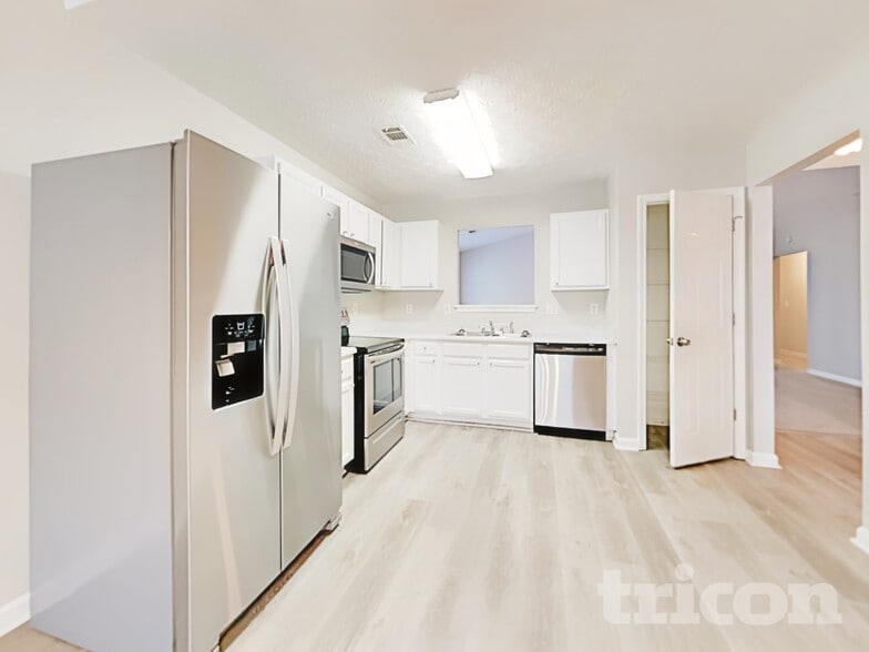 Building Photo - 7020 Setters Way