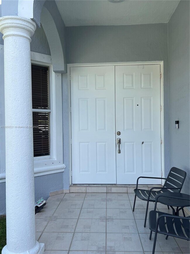 Building Photo - 16427 SW 82nd St