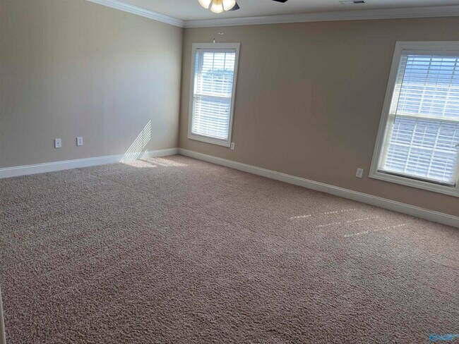 Building Photo - 2444 Bell Manor Dr SW