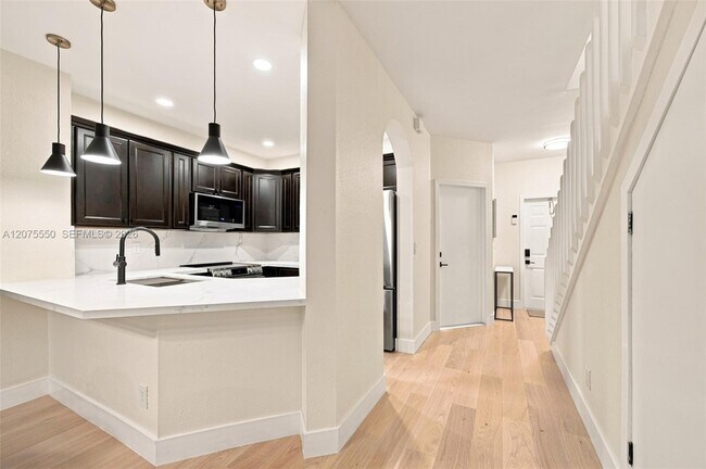Building Photo - 355 SW 121st Ave