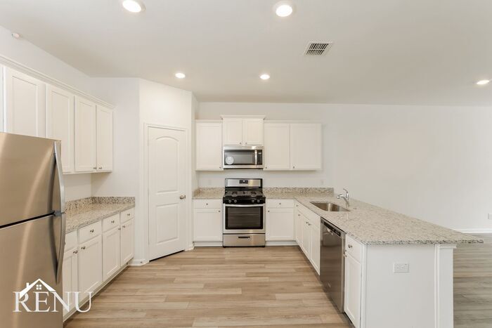 Building Photo - 2935 Jackson Smt