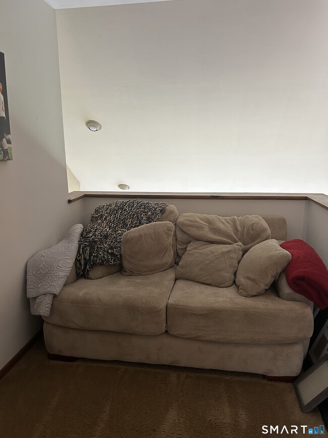 Building Photo - 17 Eagle Rock Cir