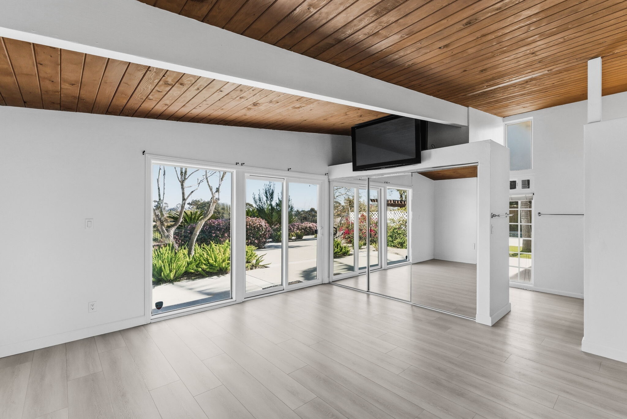 Building Photo - 8335 Sugarman Dr