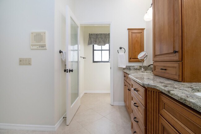 Building Photo - Palm Aire Fully Furnished Rental