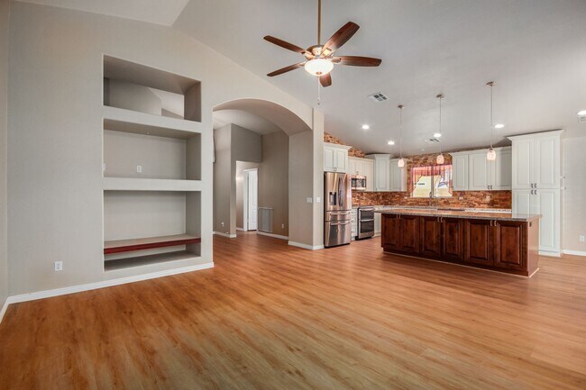 Building Photo - Spacious 3 Bed, 2 Bath Home in Mesa