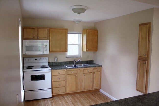 Building Photo - 5007 Duessel Ln