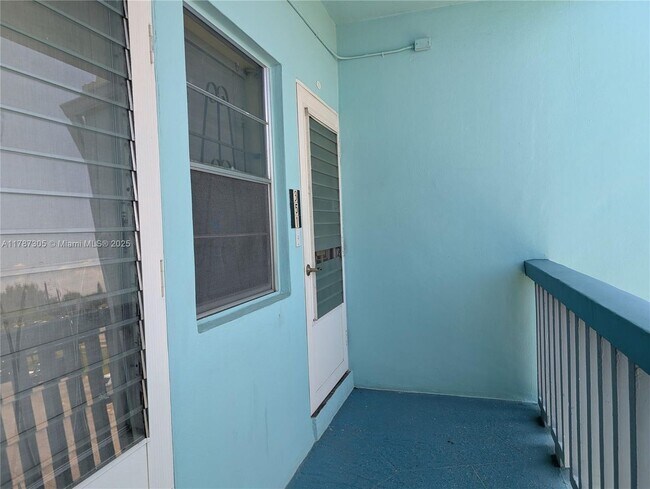 Building Photo - 1501 NE Miami Gardens Dr
