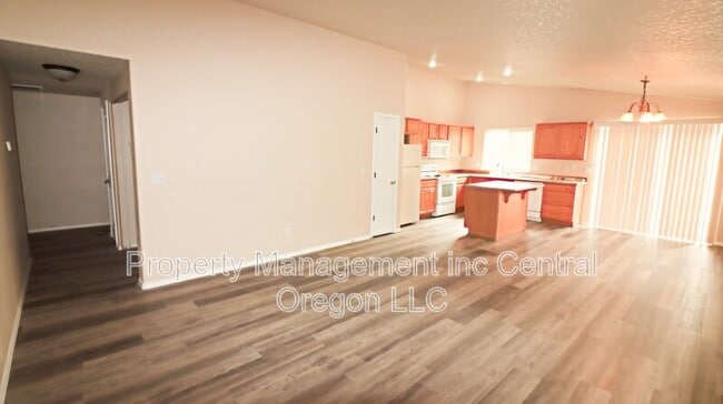 Building Photo - 16489 Riley Dr