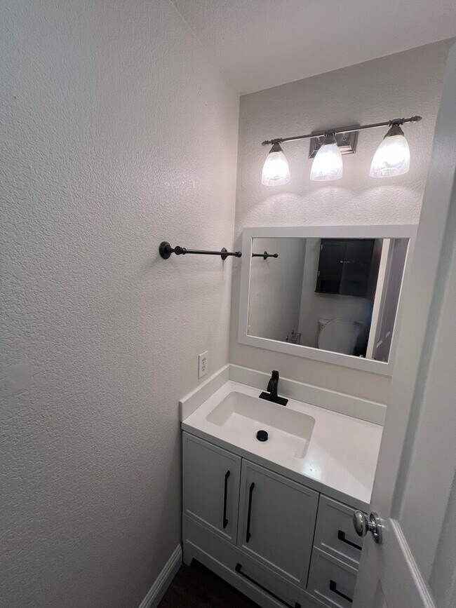 Building Photo - 4 BEDROOM TROPICAL OASIS IN W. ROSEVILLE W...