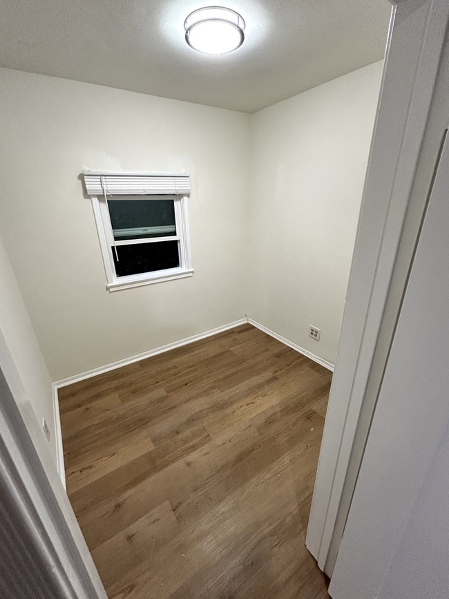 Building Photo - Charming 1 Bedroom House in Venice with Patio and W& D in unit !!! All Utilities Included !!!