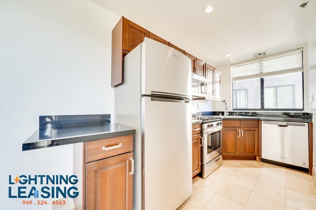 Building Photo - 8813 Burton Way