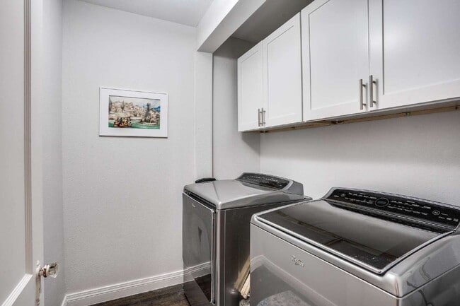Building Photo - A Stunning, Updated Home in the heart of Dallas