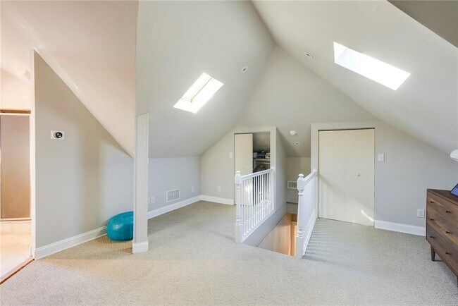 Building Photo - 2762 Arbor Ave SE