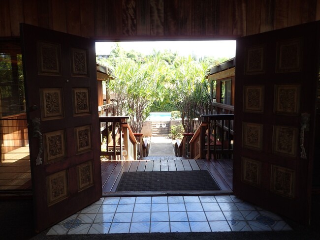 Building Photo - Very private, gated, mostly furnished Maui...