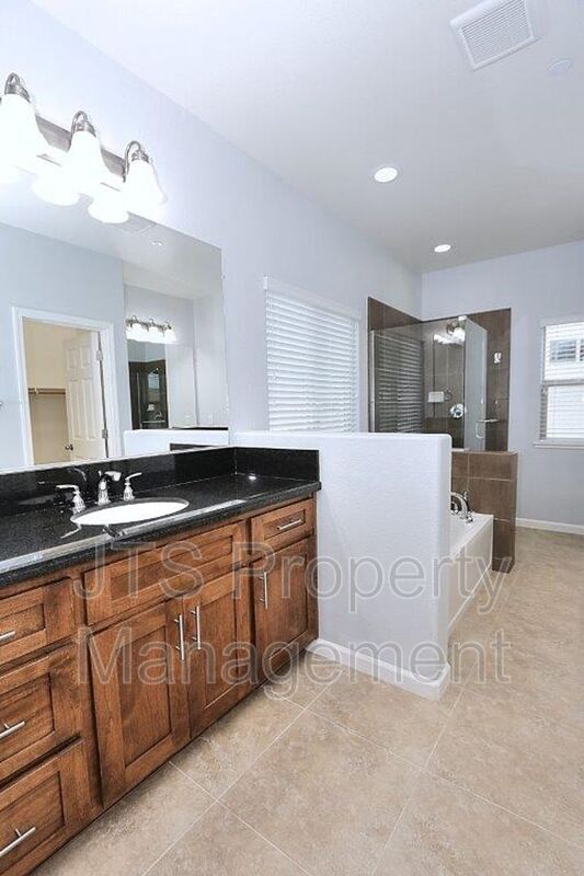 Building Photo - 9200 Rioja St