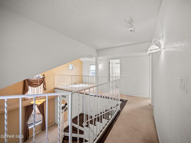 Building Photo - 4572 Loma Linda Cir