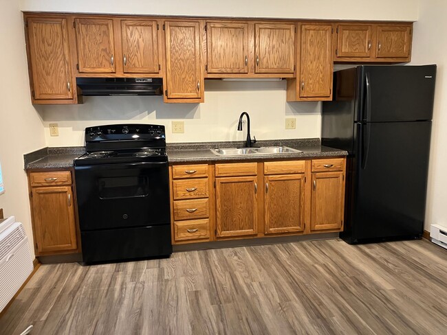 Building Photo - Troy Crossing - 2 Bedroom & 1.5 Bath Townh...