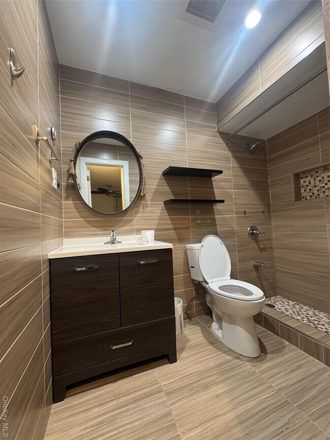 Building Photo - 156-49 76th St