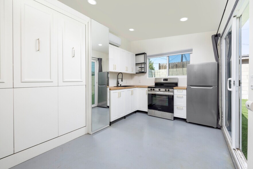 Building Photo - 5447 Lime Ave