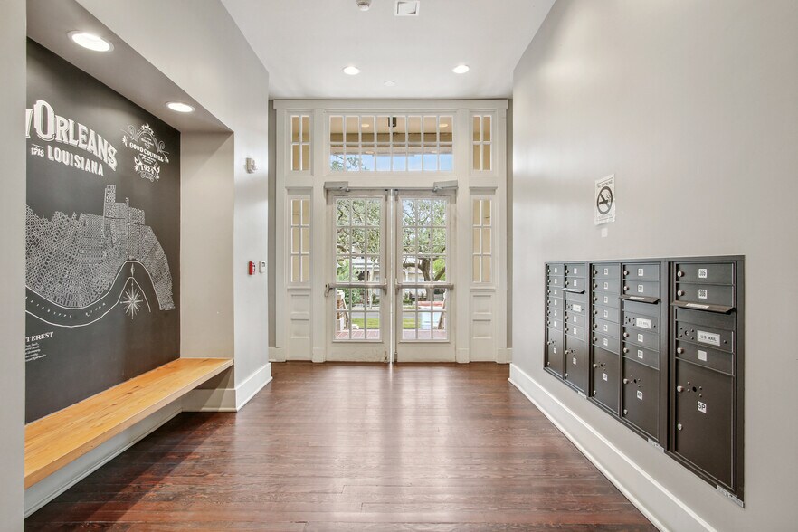 Building Lobby & Mailboxes - 1215 Louisiana Ave