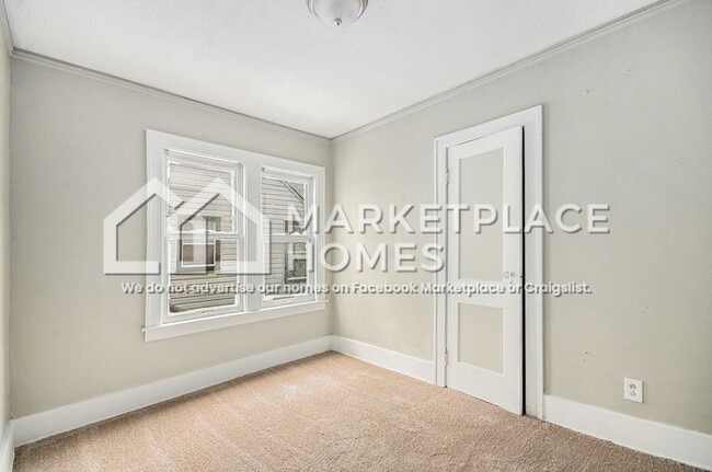 Building Photo - 15457 Cloverlawn Ave