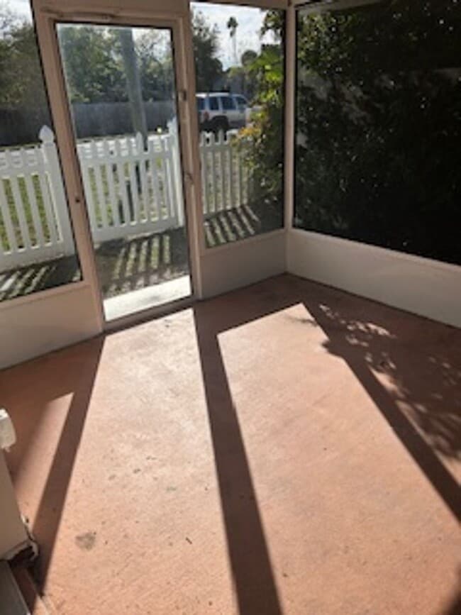 Building Photo - Beautiful 3/2 Available now!