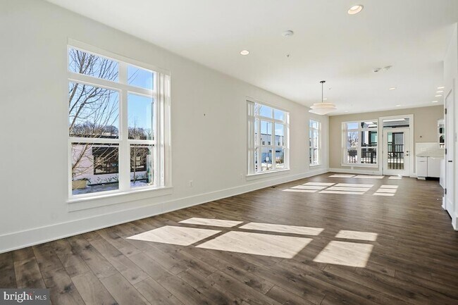 Building Photo - 11300 Emerald Park Rd