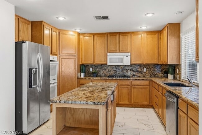 Building Photo - 612 Silver Grove St