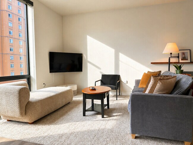 Building Photo - 1632 N Franklin Pl