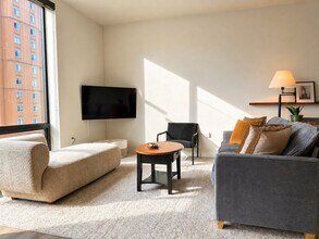 Building Photo - 1632 N Franklin Pl