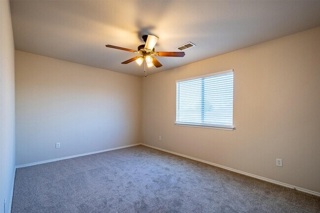 Building Photo - 228 Memory Dr