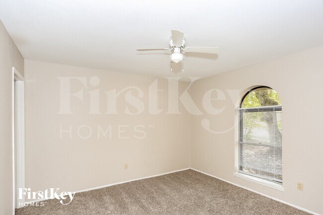 Building Photo - 302 Wildbriar Dr