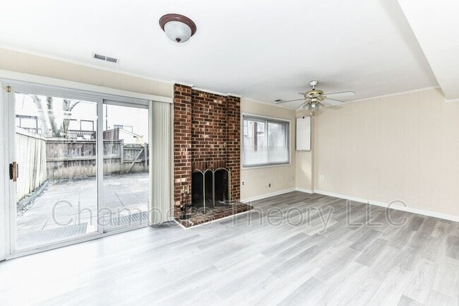 Building Photo - 8088 Edinburgh Dr