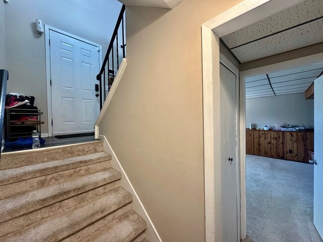 Building Photo - Beautiful 3 bedroom, 2 bath Townhome with ...