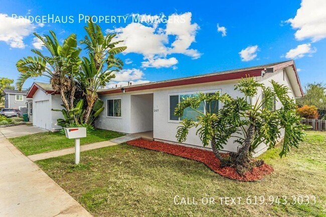 Building Photo - **$500 OFF FIRST MONTH'S RENT** Convenient...