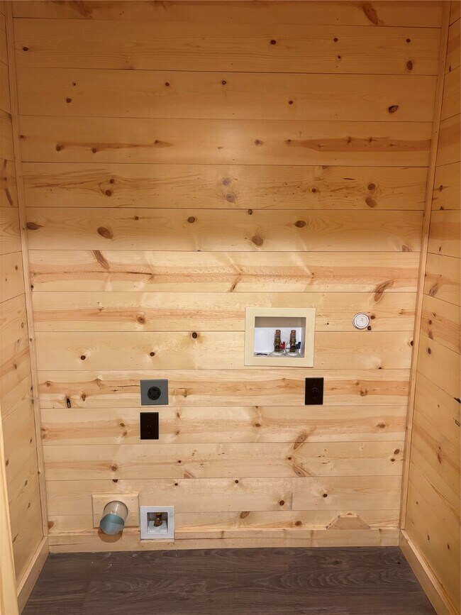 Building Photo - 2019 Frazer Dr