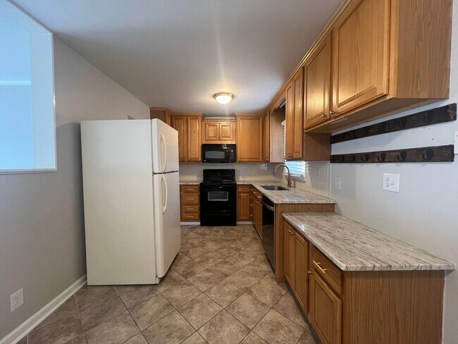 Building Photo - Spacious 3BR Home with 1-Car Garage & Private Backyard in Johnson City