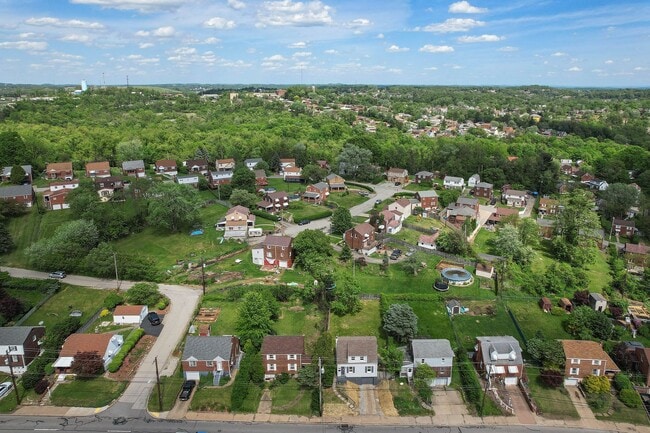 Building Photo - Charming 2 bedroom home in Versailles available now!