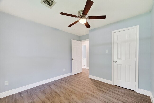 Building Photo - 3031 Groton Dr