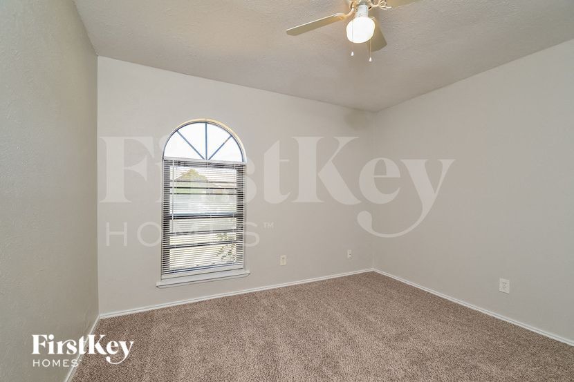 Building Photo - 5702 Magnolia Ln