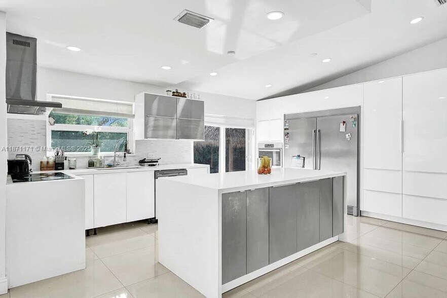 Primary Photo - 2190 NE 122nd St