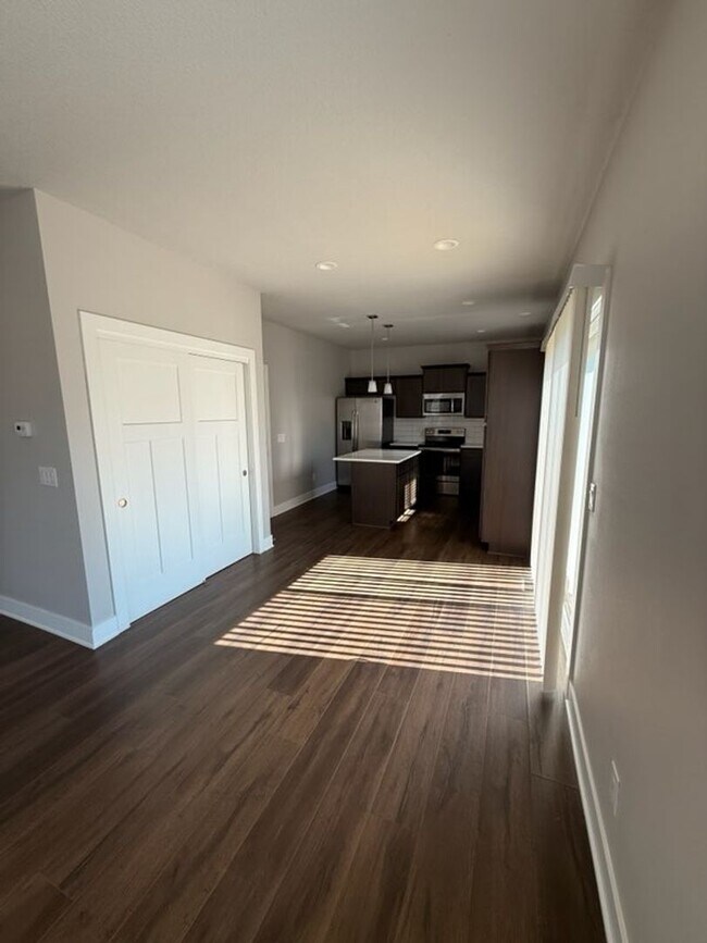 Building Photo - Beautiful 3 Bedroom Single Family Home in ...