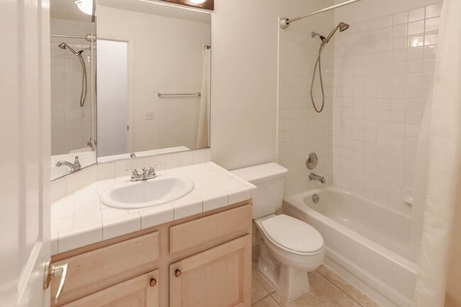 Building Photo - Beautiful 4 Bedroom Henderson Home