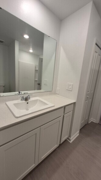 Building Photo - 6220 Botticella Blvd
