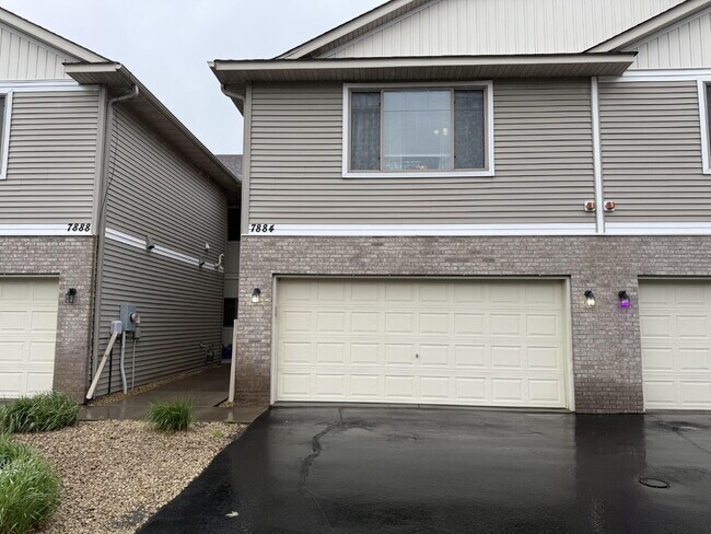 Building Photo - Roomy four-bed three-bath + loft townhome ...
