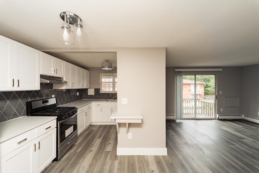 BAY SHORE APARTMENTS 162164 Coe Ave East Haven CT 06512 Apartment