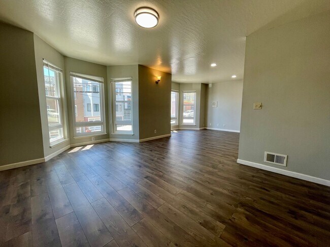 Building Photo - 538-540-540 36th Ave