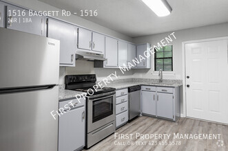 Building Photo - Ringgold Remodeled 2Bed/1Bath Duplex w Cen...